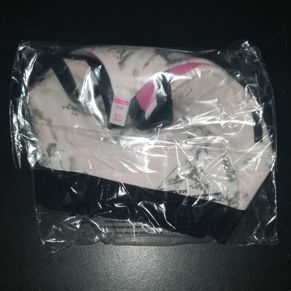 NWT PINK Victoria's Secret Bra - Picture 3 of 6